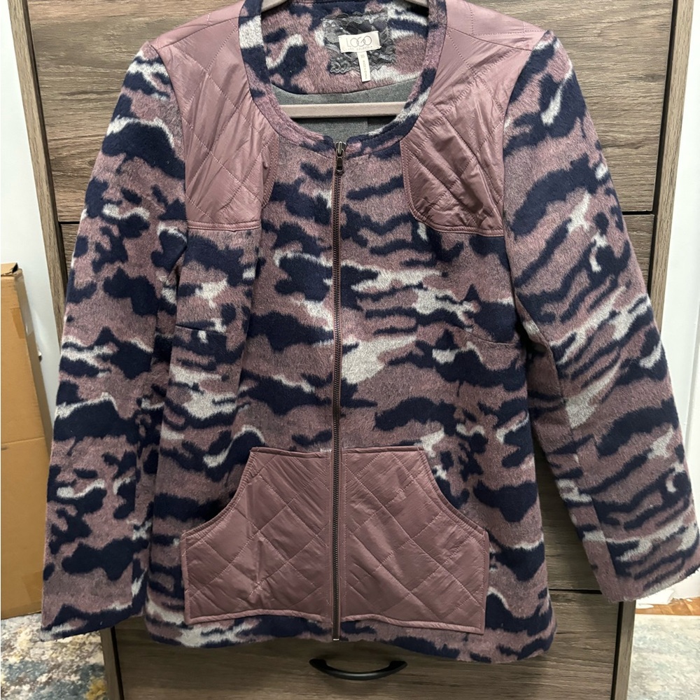 LOGO Lori Goldstein Camo soft shell jacket